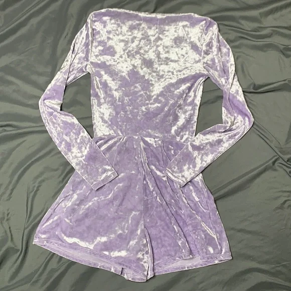 Urban Outfitters Velvet Romper lilac purple size XS - Picture 6 of 6